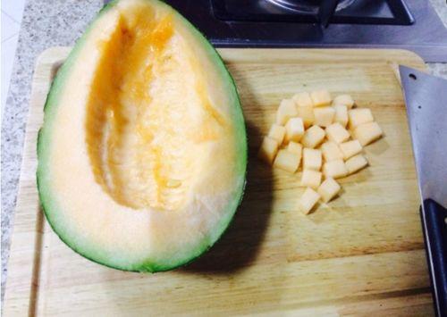 哈密瓜放白糖吃对吗视频,视频教你正确食用方法