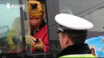 吃瓜猴哥开车视频,趣味横生一幕再现