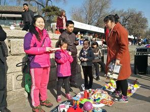 广场大妈是吃瓜群众吗视频,揭秘“吃瓜群众”背后的故事