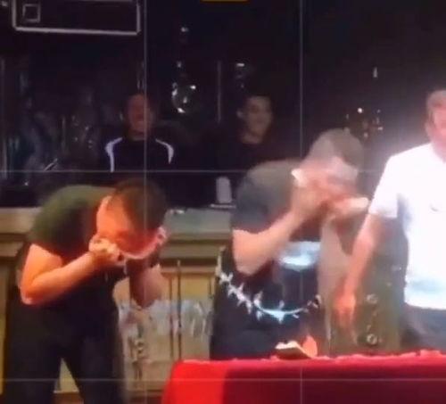 我请你吃瓜搞笑视频,笑料横生！跟我一起品尝这盘瓜界搞笑大餐