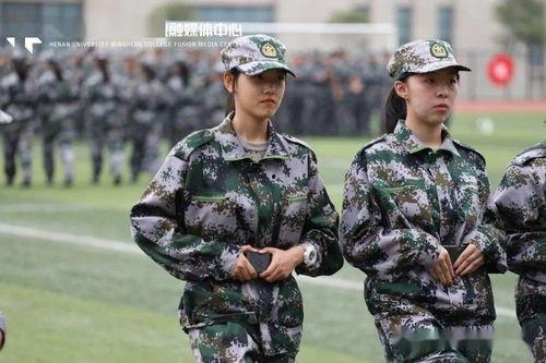 女生军训吃瓜视频网站下载,揭秘女生军训幕后趣事