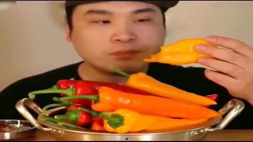 韩国胖哥吃大蒲瓜视频