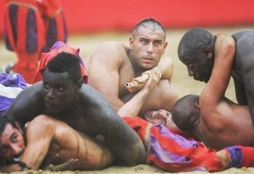 英国杜伦吃瓜拍照视频,学生欢乐拍照记录美好时光