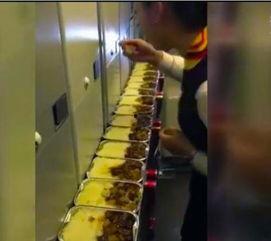 空姐和乘客吃瓜视频播放,空姐与乘客吃瓜视频走红网络，揭秘机上生活趣事